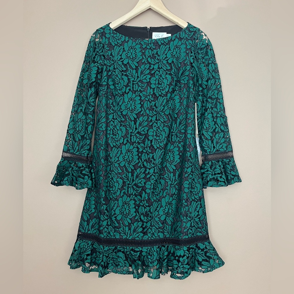 {Eliza J} Bell Sleeve Floral Applique Lace Shift Dress in Emerald - Size 2 - NWT
